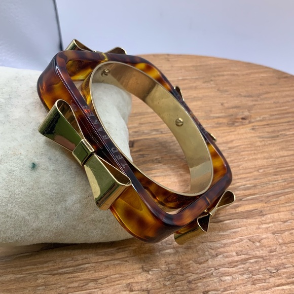 Ted Baker London Jewelry - Ted Baker London Charry Tortoise Shell Acrylic Gold Tone Bow Square Bangle